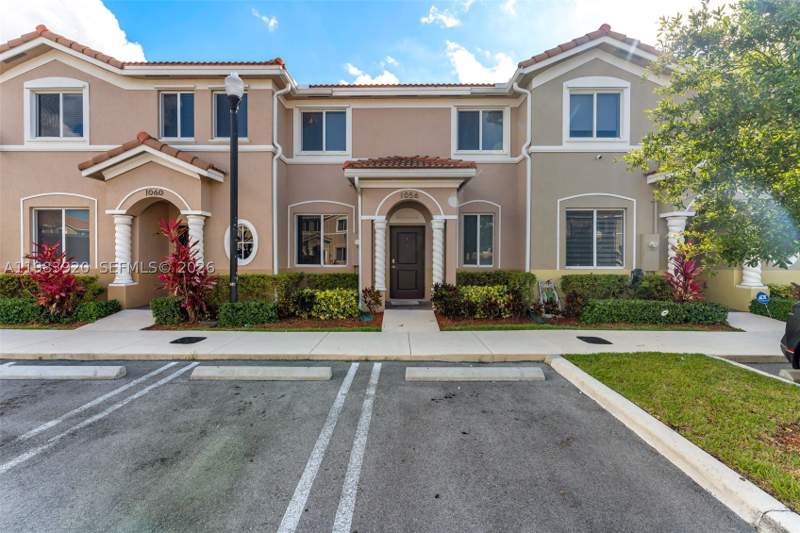 3 bedroom Townhouse at 1056 SE 24th Ave, Towns At Seascape, Homestead — photo 2