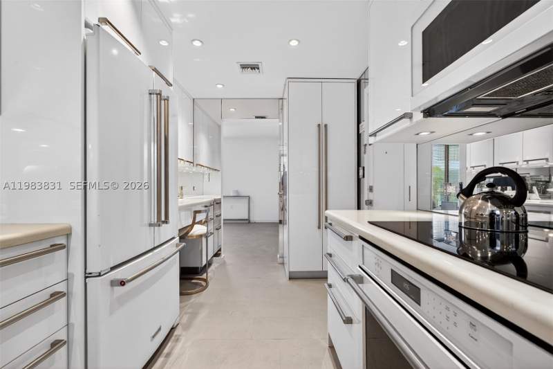 1 bedroom StockCooperative at 10178 Collins Ave 208, Brownstone Co-Op Apts Inc, Bal Harbour — photo 3