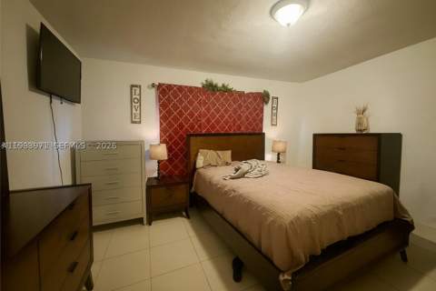 12890 NE 8th Ave 101, North Miami FL - photo 13 of 18