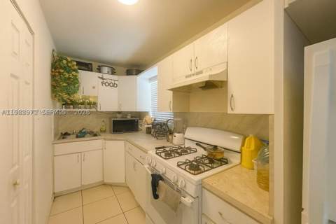 12890 NE 8th Ave 101, North Miami FL - photo 7 of 18
