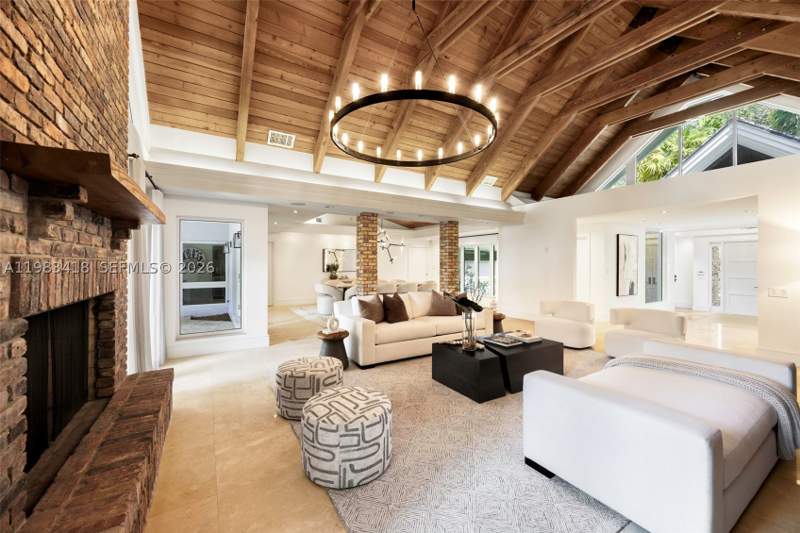 6 bedroom SingleFamilyResidence at 9000 Arvida Dr, Gables Ests No 4, Coral Gables — photo 5