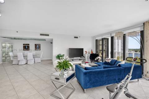 20281 E Country Club Dr 608, Aventura FL - photo 6 of 85