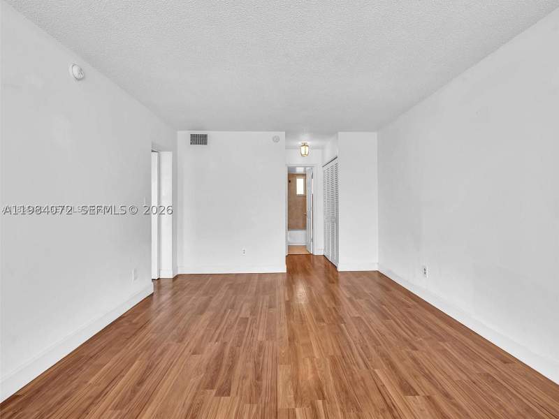 1 bedroom Condominium at 1170 NE 191st St 24, Riviera Condominium Apts, Miami — photo 3