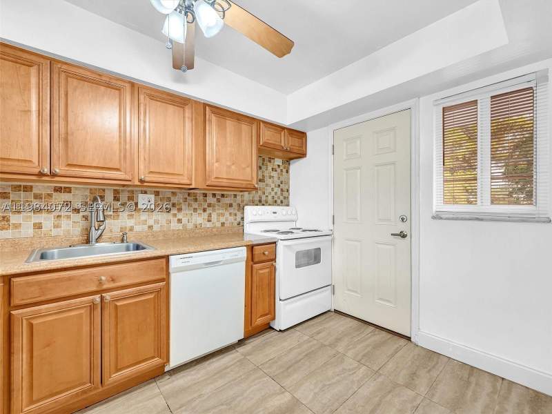 1 bedroom Condominium at 1170 NE 191st St 24, Riviera Condominium Apts, Miami — photo 4