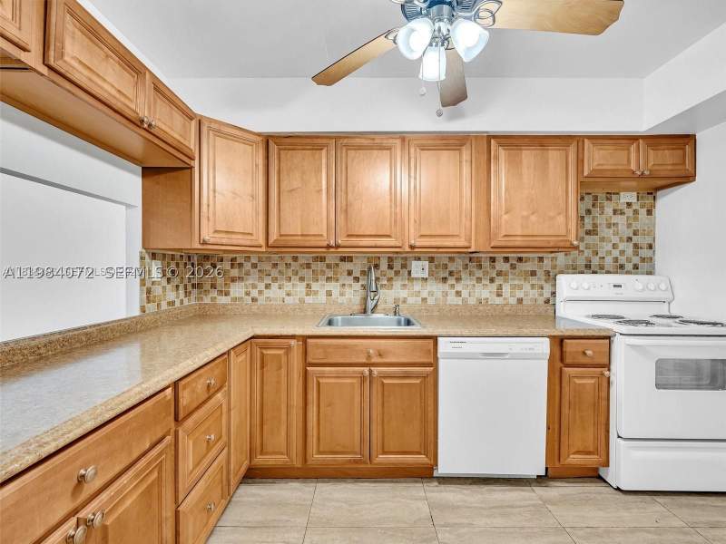 1 bedroom Condominium at 1170 NE 191st St 24, Riviera Condominium Apts, Miami — photo 5