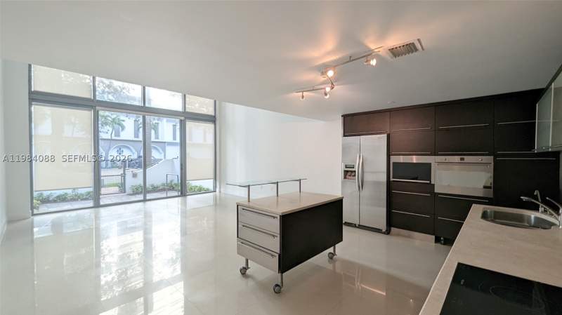 2 bedroom Condominium at 6000 Collins Ave 111, Terra Beachside Condo, Miami Beach — photo 5