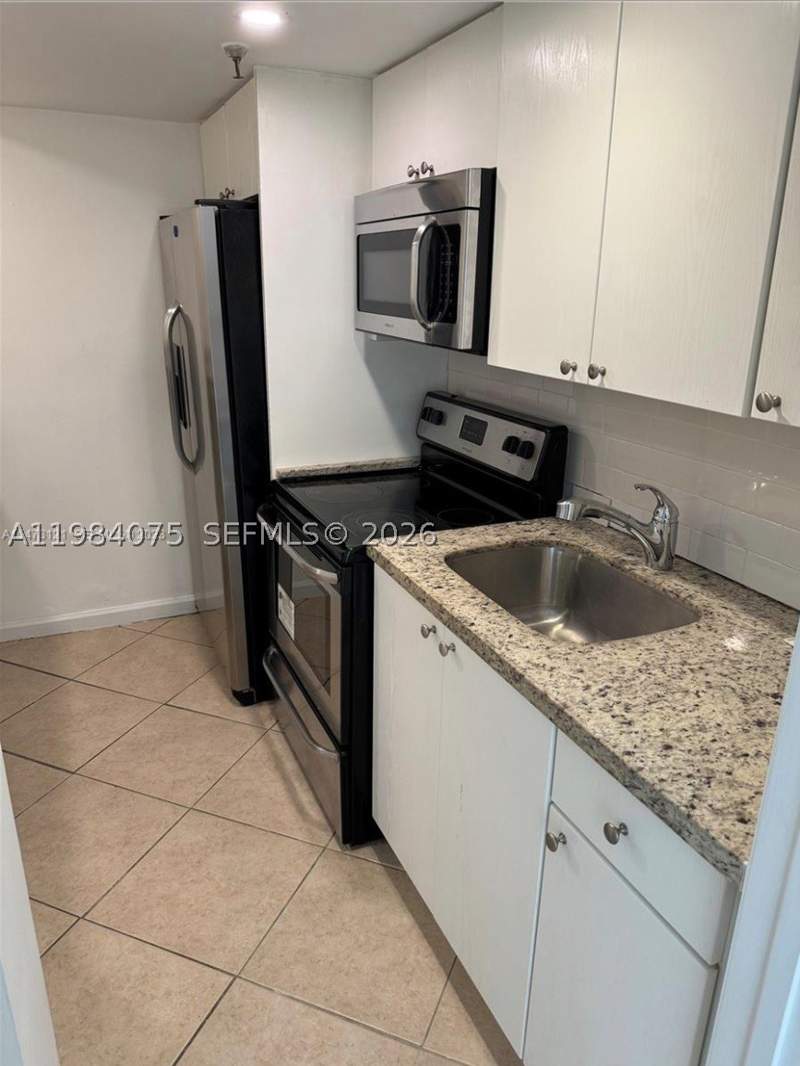 1 bedroom Condominium at 20850 San Simeon Way 107-5, Lakeview Of The Calf Club, Miami — photo 2