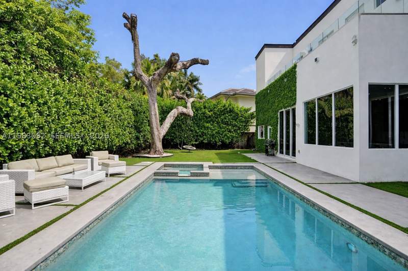 6 bedroom SingleFamilyResidence at 19914 NE 19th Ct, Oak Hammock Estates, Miami — photo 4