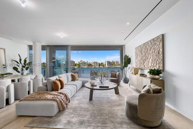 3 bedroom Condominium at 5 Grove Isle Dr L205, Vita Grove Isle, Miami — photo 4