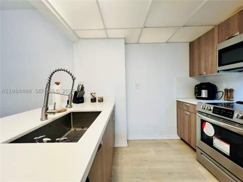 540 Brickell Key Dr 202, Miami FL - photo 14 of 31