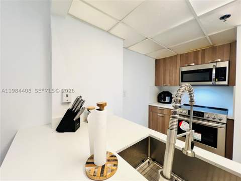 540 Brickell Key Dr 202, Miami FL - photo 15 of 31