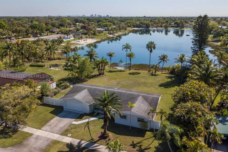 4 bedroom SingleFamilyResidence at 11807 SW 112th Ave, Oakland Acres, Miami — photo 2