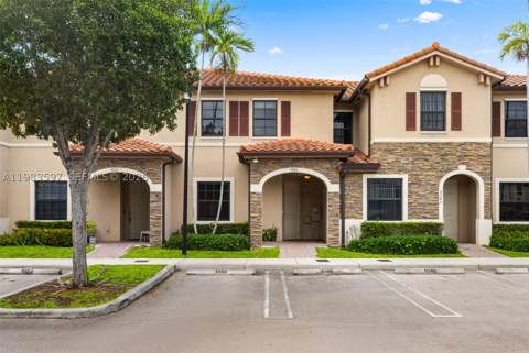 9380 W 33rd Ln, Hialeah FL - photo 13 of 46