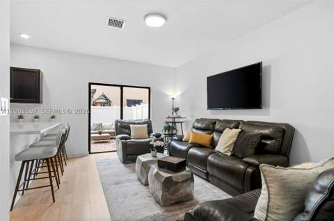 9380 W 33rd Ln, Hialeah FL - photo 23 of 46