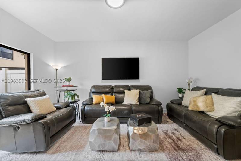 3 bedroom Townhouse at 9380 W 33rd Ln, Bonterra, Hialeah — photo 5