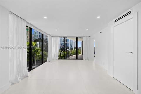 2843 S Bayshore Dr 5F, Miami FL - photo 6 of 20