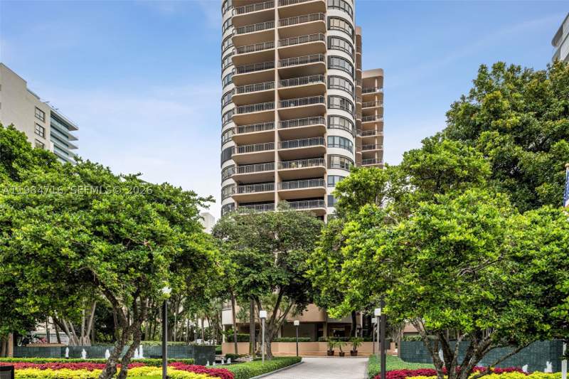 2 bedroom Condominium at 10175 Collins Ave 807, The Tiffany Of Bal Harbour, Bal Harbour — photo 2