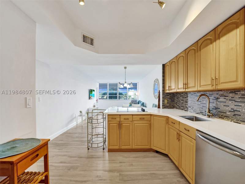 1 bedroom Condominium at 1351 NE Miami Gardens Dr 203E, Buckley Towers Condo - Ea, Miami — photo 2