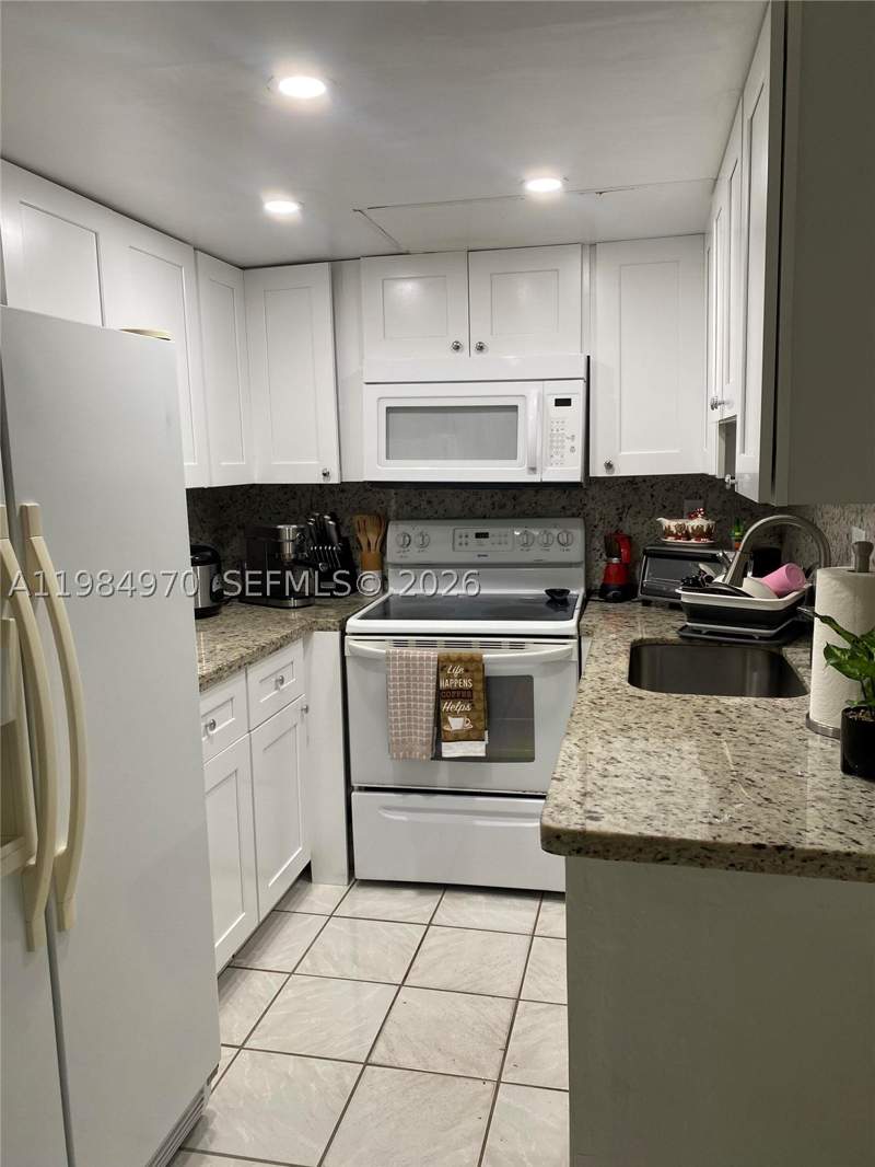 1 bedroom Condominium at 9405 W Flagler St D105, Castillian Club Condo, Miami — photo 5