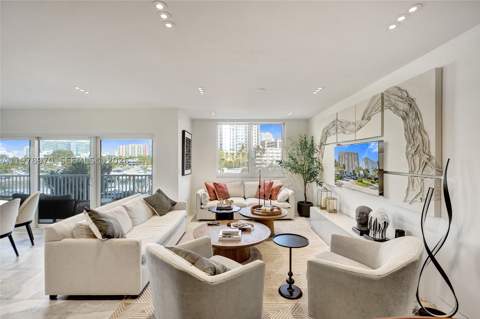 300 Bayview Dr 205, Sunny Isles Beach FL - photo 12 of 33