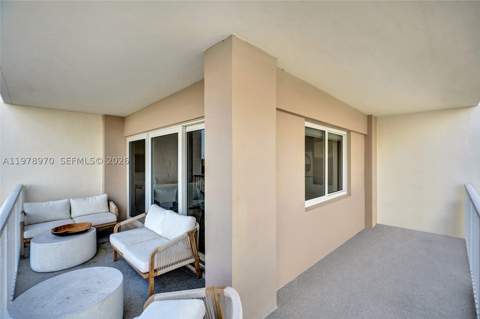 300 Bayview Dr 205, Sunny Isles Beach FL - photo 17 of 33