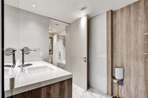 300 Bayview Dr 205, Sunny Isles Beach FL - photo 23 of 33