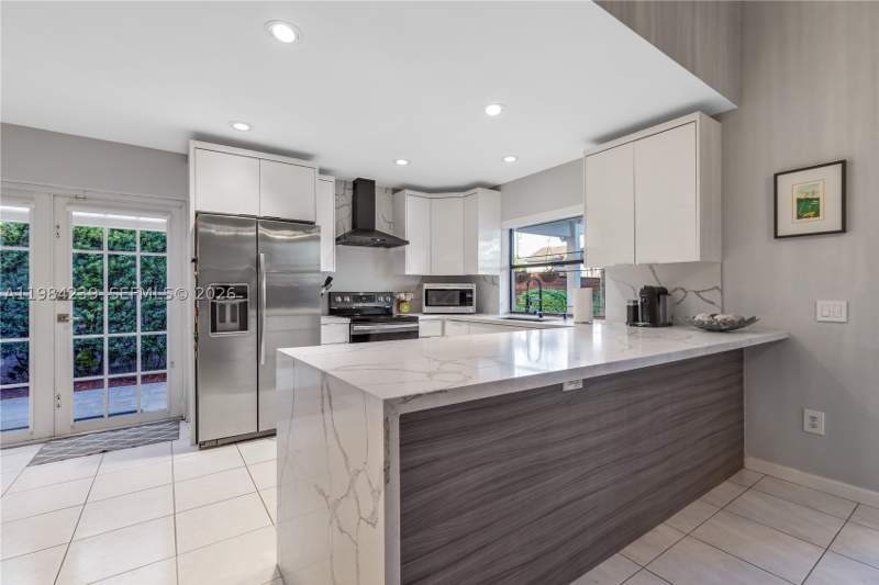 3 bedroom SingleFamilyResidence at 5321 SW 153rd Pl S, Lakes Of The Meadow Sec 3, Miami — photo 3