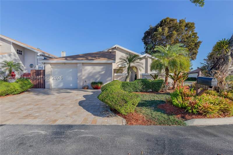 3 bedroom SingleFamilyResidence at 5321 SW 153rd Pl S, Lakes Of The Meadow Sec 3, Miami — photo 4