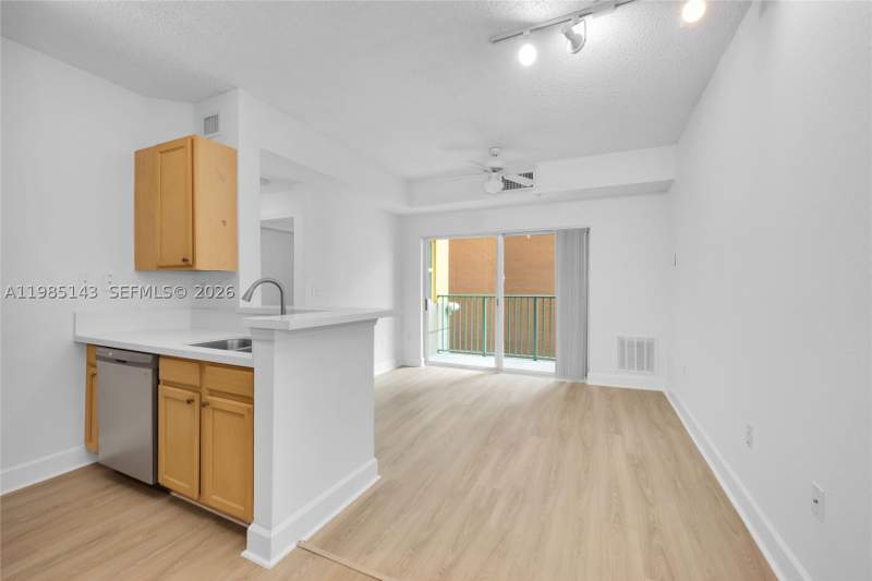 1 bedroom Condominium at 6001 SW 70 Street 208, Valencia Condo, South Miami — photo 2