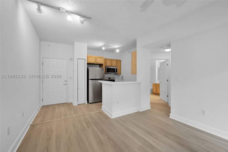 1 bedroom Condominium at 6001 SW 70 Street 208, Valencia Condo, South Miami — photo 3