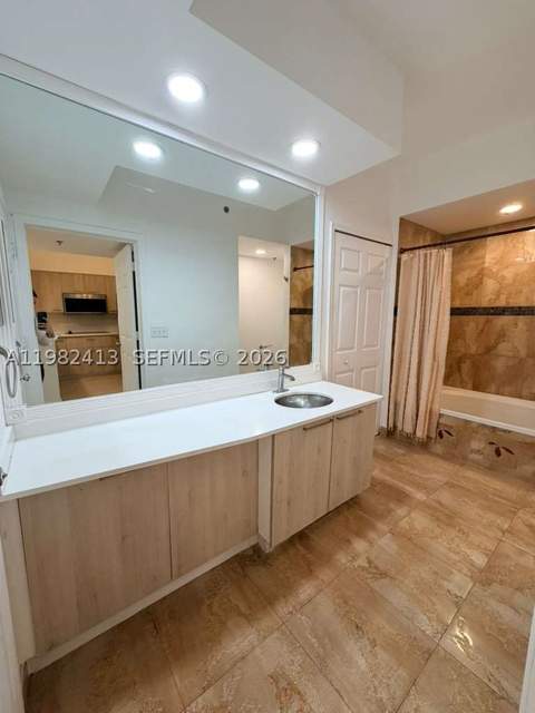 3165 NE 184th St 6102, Aventura FL - photo 8 of 15