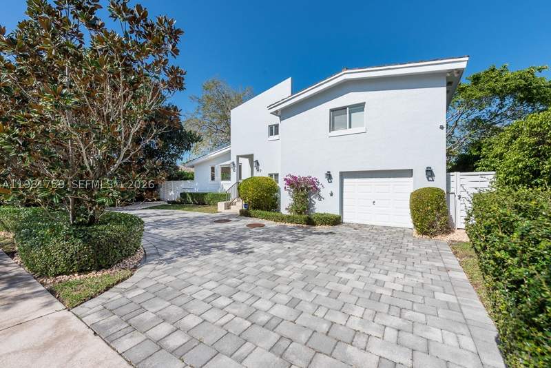 3 bedroom SingleFamilyResidence at 717 Benevento Ave, Cg Riviera Sec 3 Rev, Coral Gables — photo 2