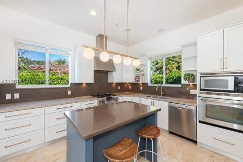 717 Benevento Ave, Coral Gables FL - photo 7 of 28