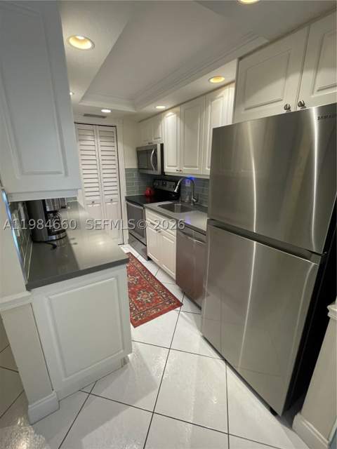 201 178th Dr 313, Sunny Isles Beach FL - photo 7 of 19