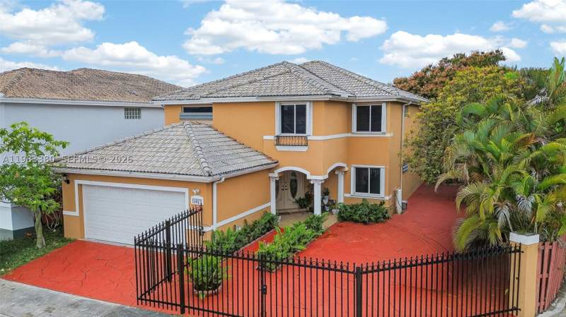 5 bedroom SingleFamilyResidence at 15672 SW 91st Ln, Sunnyview Sub, Miami — photo 2