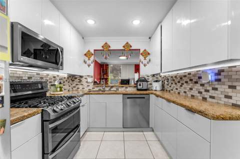 5208 NW 103rd Ave, Doral FL - photo 12 of 43