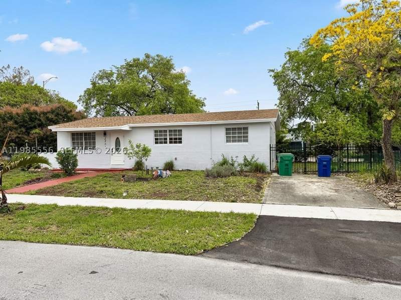 3 bedroom SingleFamilyResidence at 2251 NW 180th Ter, Mark-Alan Manor, Miami Gardens — photo 2