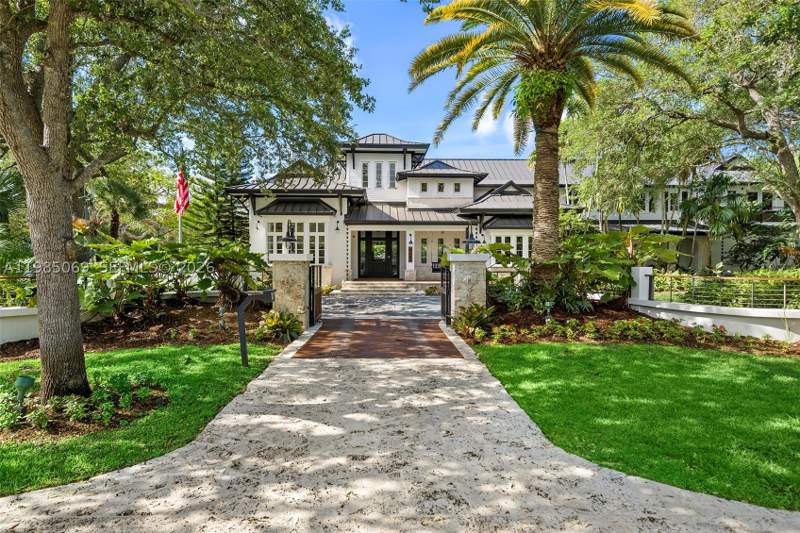 6 bedroom SingleFamilyResidence at 6700 SW 132nd St, Martin Bros Ludlam Acres, Pinecrest — photo 3