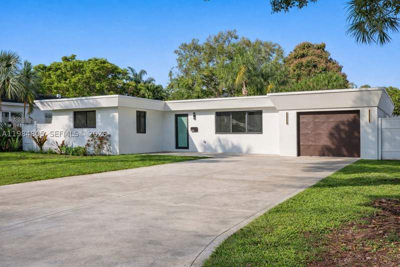 4 bedroom SingleFamilyResidence at 10910 NE 9th Ct, Berna Gilda Addn, Biscayne Park — photo 2