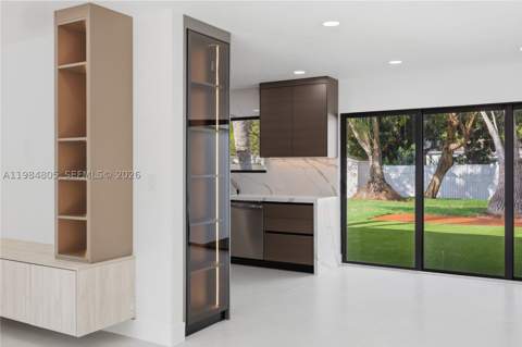 10910 NE 9th Ct, Biscayne Park FL - photo 7 of 37