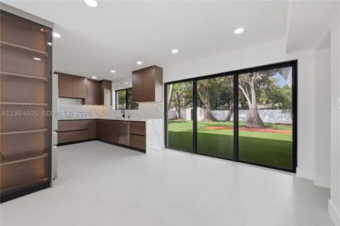 10910 NE 9th Ct, Biscayne Park FL - photo 9 of 37