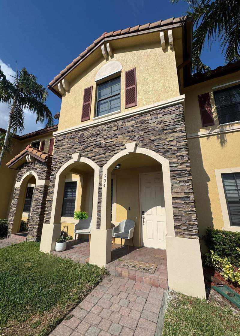 3 bedroom Townhouse at 504 SE 32nd Avenue, Martinique At Oasis Replat, Homestead — photo 2