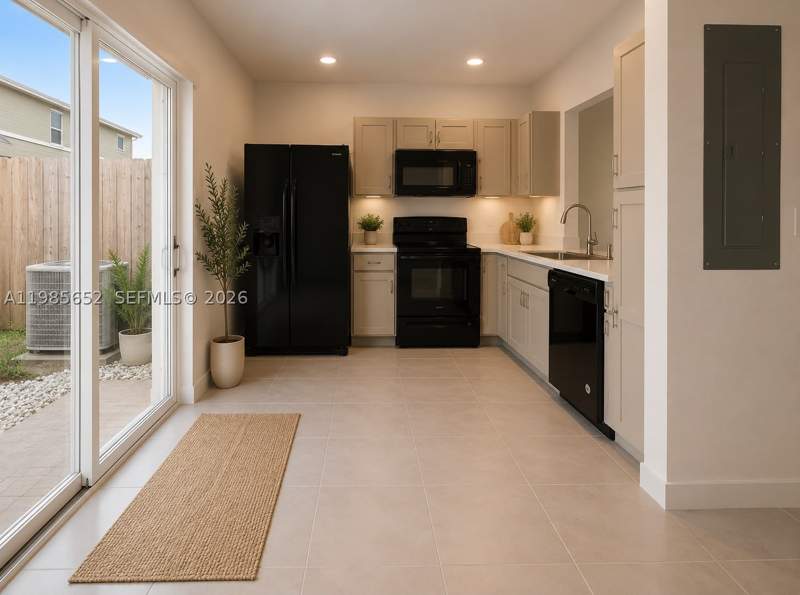 3 bedroom Townhouse at 495 NE 5th Ln, Fvp Subdivision, Florida City — photo 2