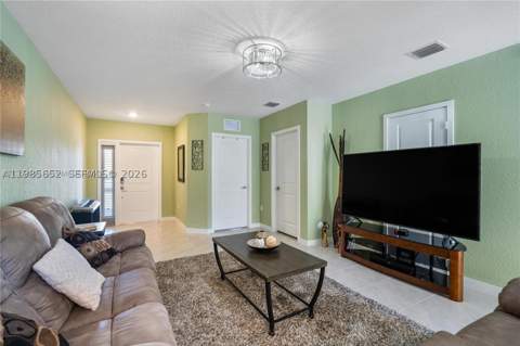 495 NE 5th Ln, Florida City FL - photo 9 of 29