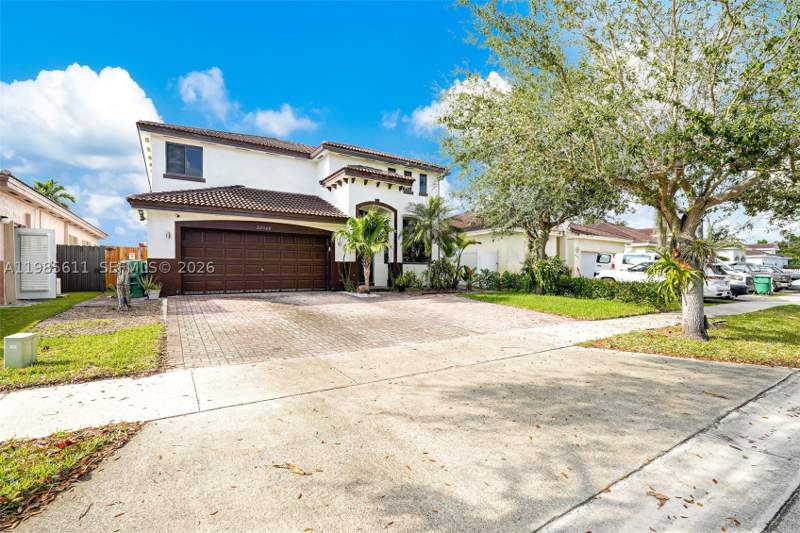 4 bedroom SingleFamilyResidence at 22542 SW 103rd Ct, Herfa Sub, Cutler Bay — photo 3