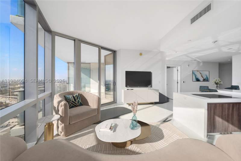 2 bedroom Condominium at 851 NE 1st Ave 4010, Paramount Miami Worldcent, Miami — photo 2