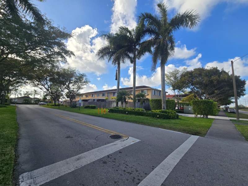 3 bedroom Townhouse at 13926 SW 175th Ter, Weitzer Serena Lakes Town, Miami — photo 2