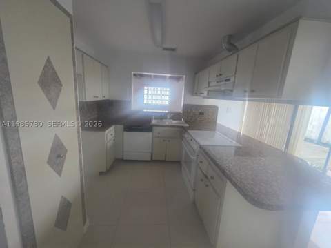 710 SW 99th Ct Cir, Miami FL - photo 14 of 68