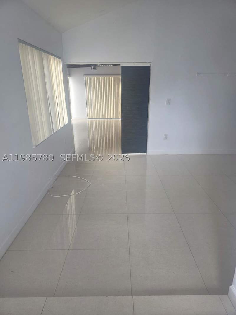 3 bedroom SingleFamilyResidence at 710 SW 99th Ct Cir, Les Chalets II, Miami — photo 3
