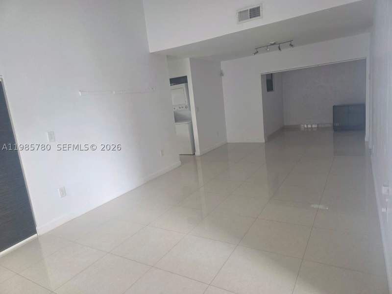 3 bedroom SingleFamilyResidence at 710 SW 99th Ct Cir, Les Chalets II, Miami — photo 4